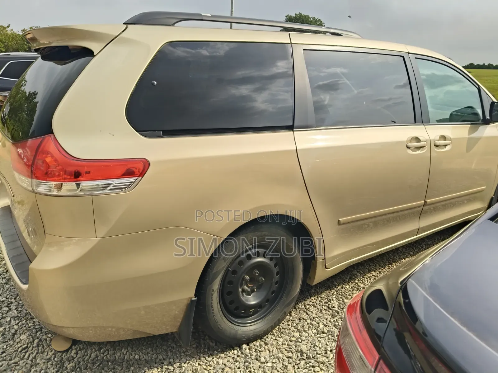 Toyota Sienna 2011 Gold