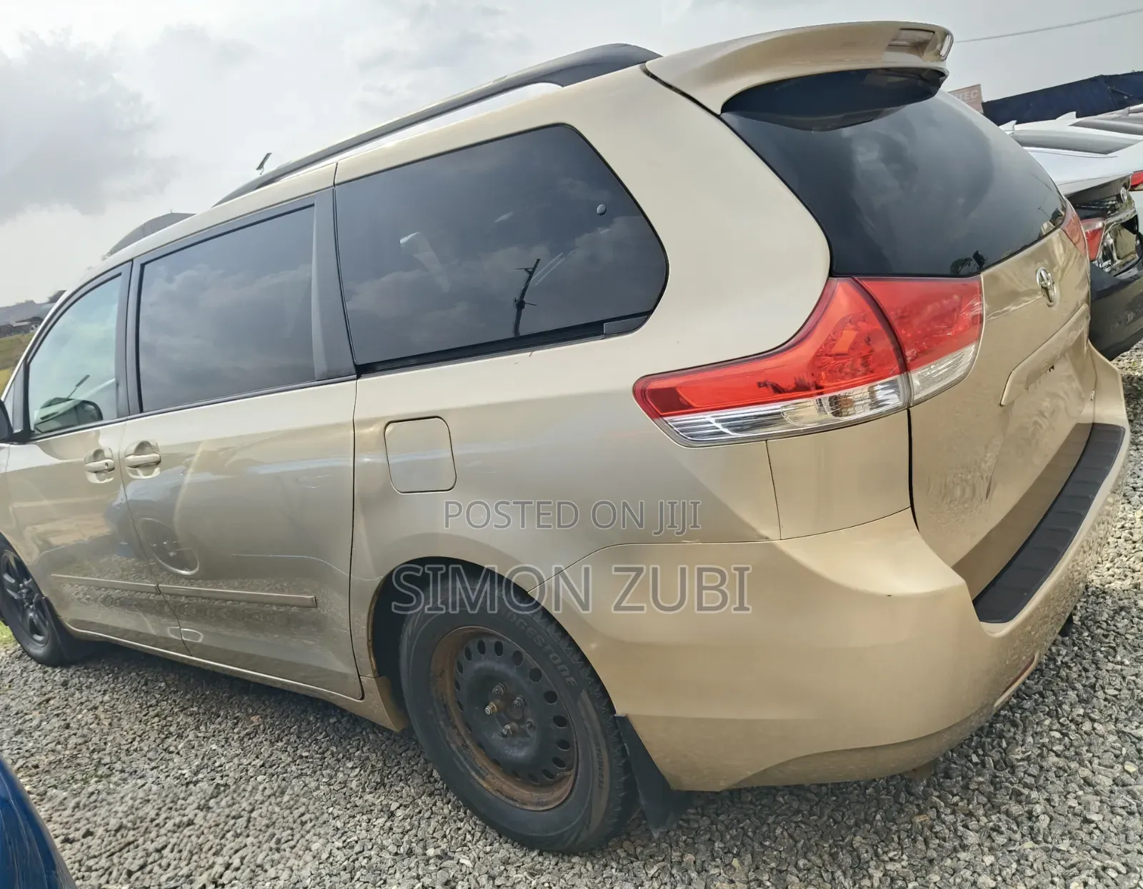 Toyota Sienna 2011 Gold