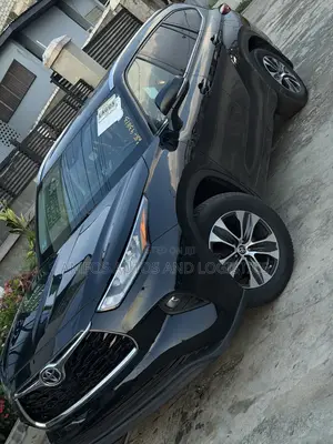 Toyota Highlander XLE 2021 Black