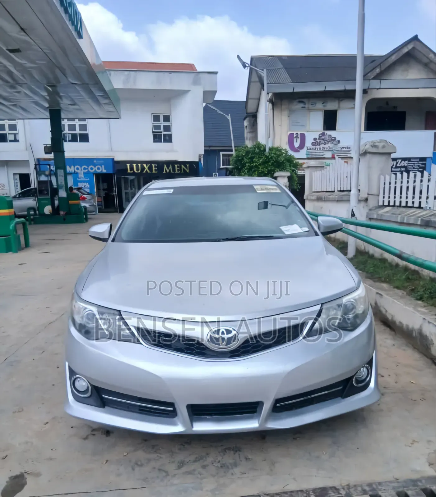 Toyota Camry SE 4dr Sedan (2.5L 4cyl 6A) 2012 Silver