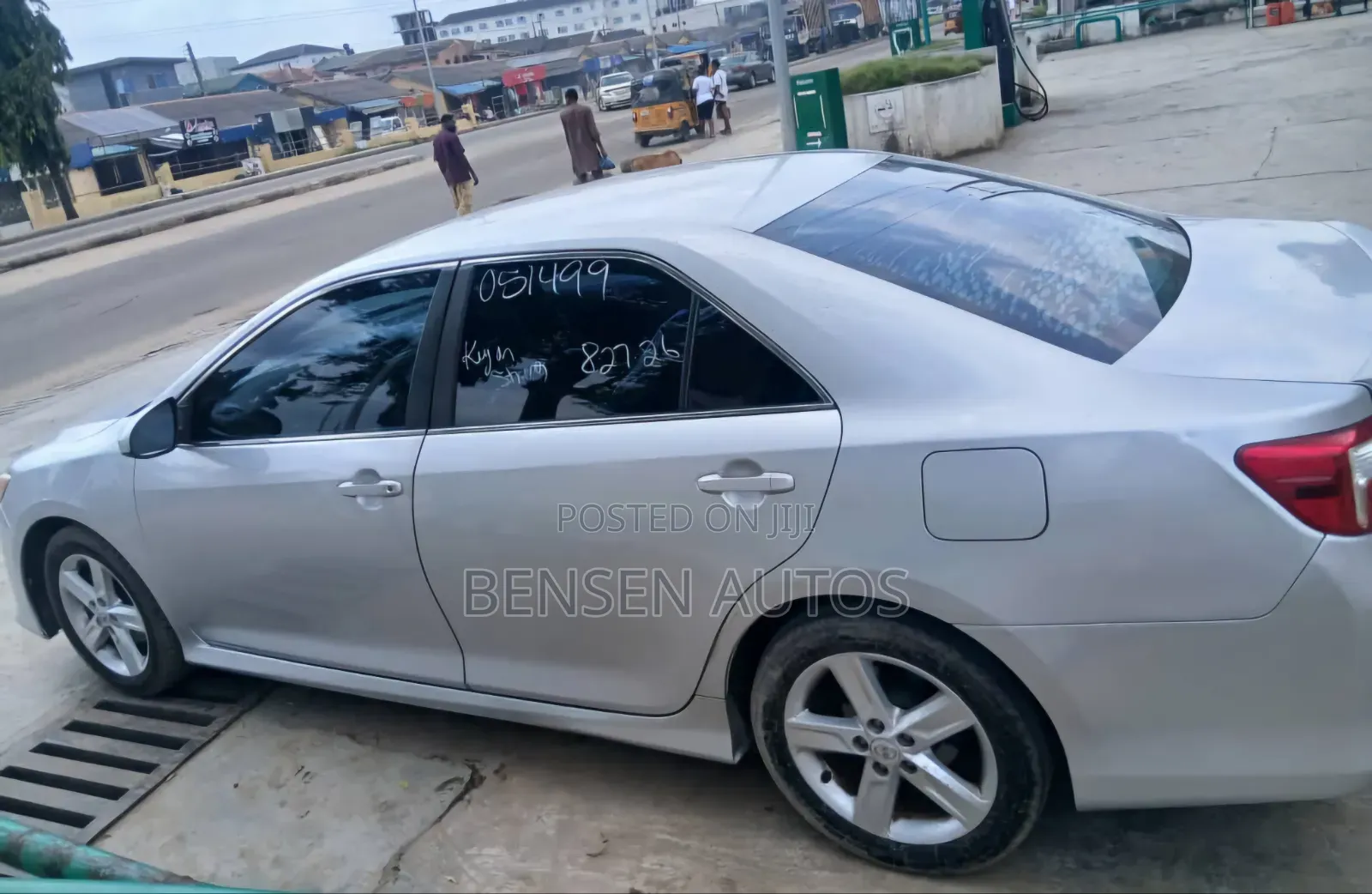 Toyota Camry SE 4dr Sedan (2.5L 4cyl 6A) 2012 Silver