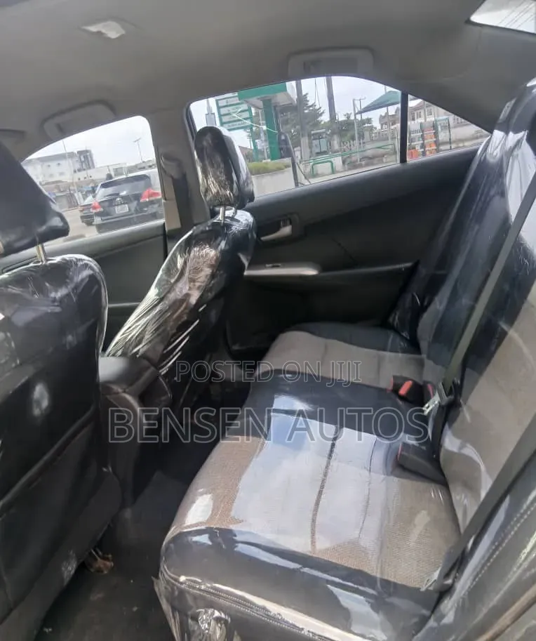 Toyota Camry SE 4dr Sedan (2.5L 4cyl 6A) 2012 Silver