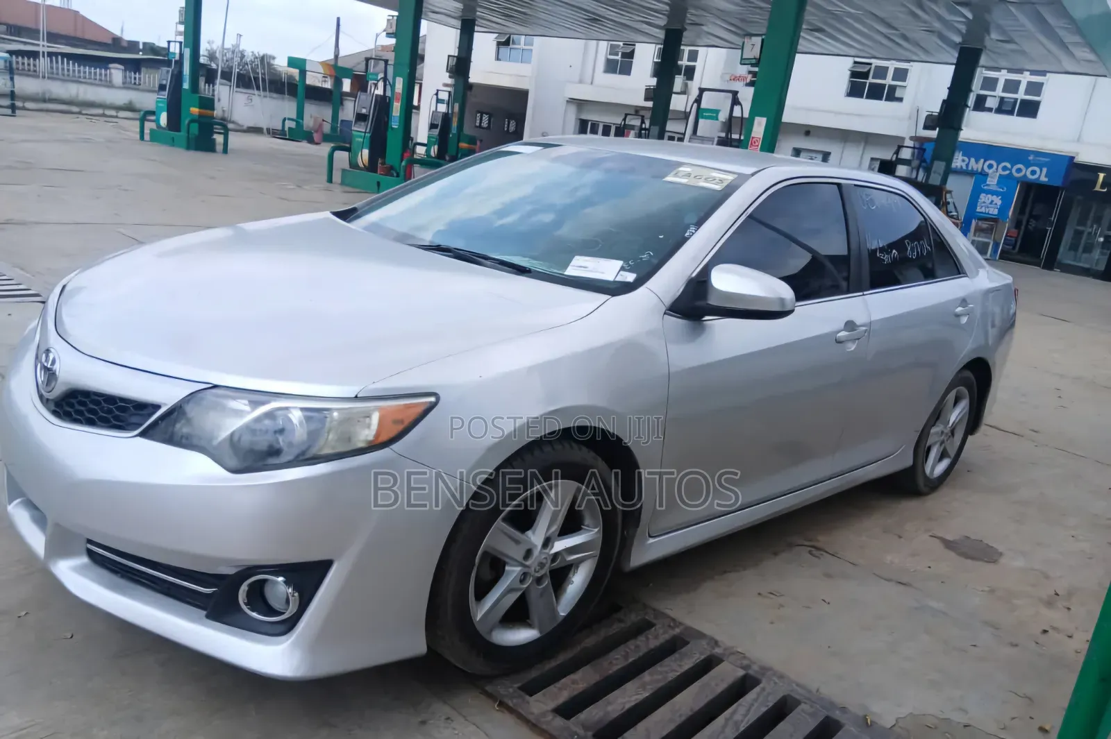 Toyota Camry SE 4dr Sedan (2.5L 4cyl 6A) 2012 Silver