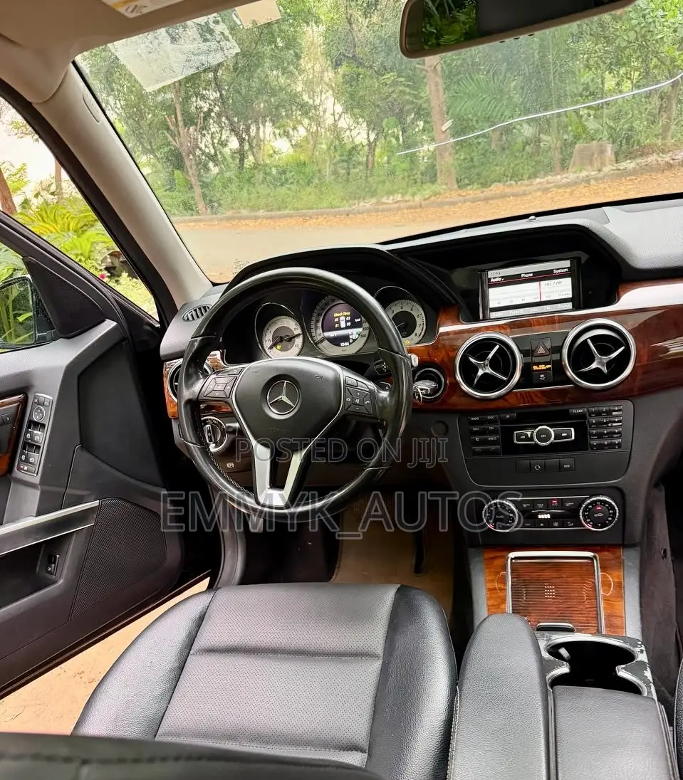 Mercedes-Benz GLK-Class Base GLK 350 4dr AWD 4MATIC (3.5L 6cyl 7A) 2015