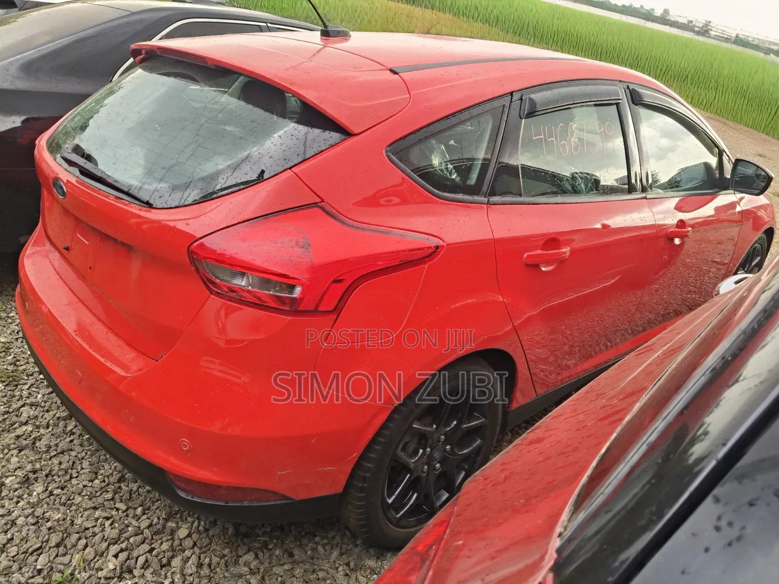 Ford Focus Titanium Hatchback FWD (2.0L 4cyl 6A) 2016 Red