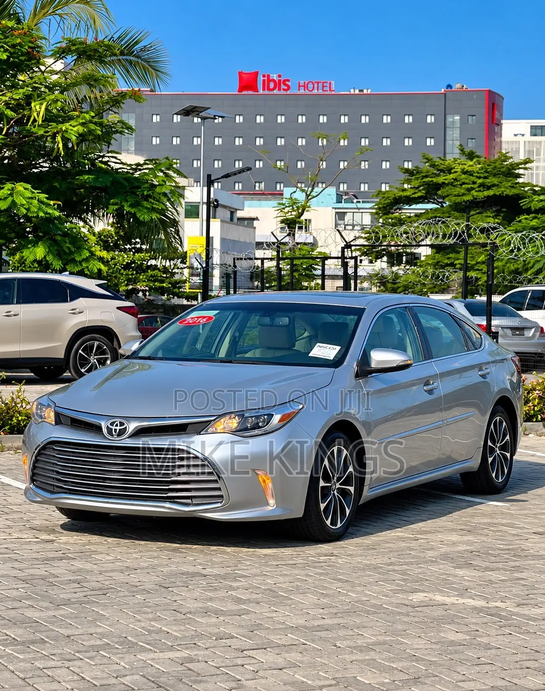 Toyota Avalon XLE Premium FWD Sedan (3.6L 6cyl 6A) 2016 Silver