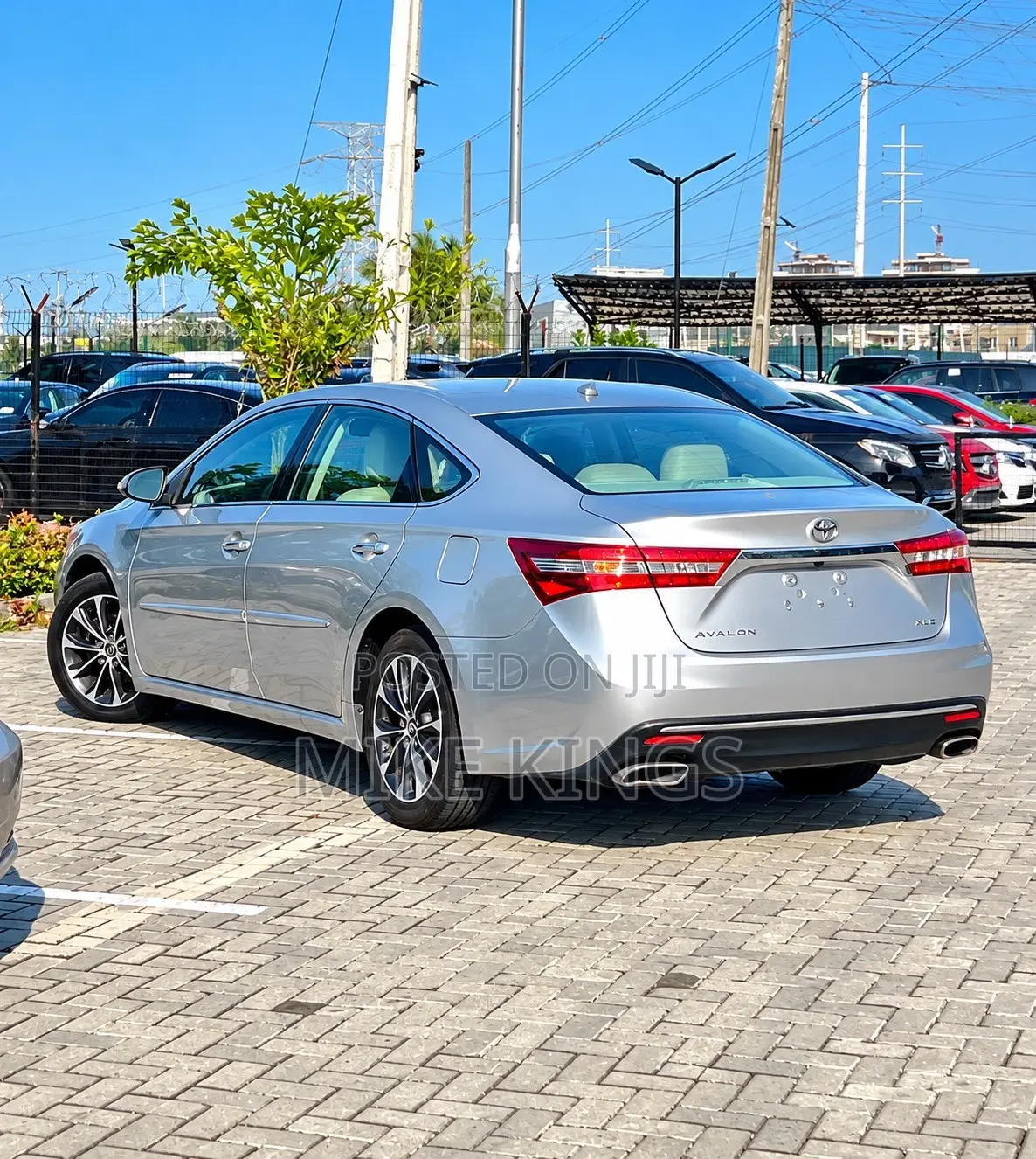 Toyota Avalon XLE Premium FWD Sedan (3.6L 6cyl 6A) 2016 Silver