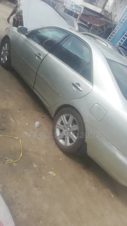 Toyota Camry LE 4dr Sedan (2.4L 4cyl 5A) 2005 Silver
