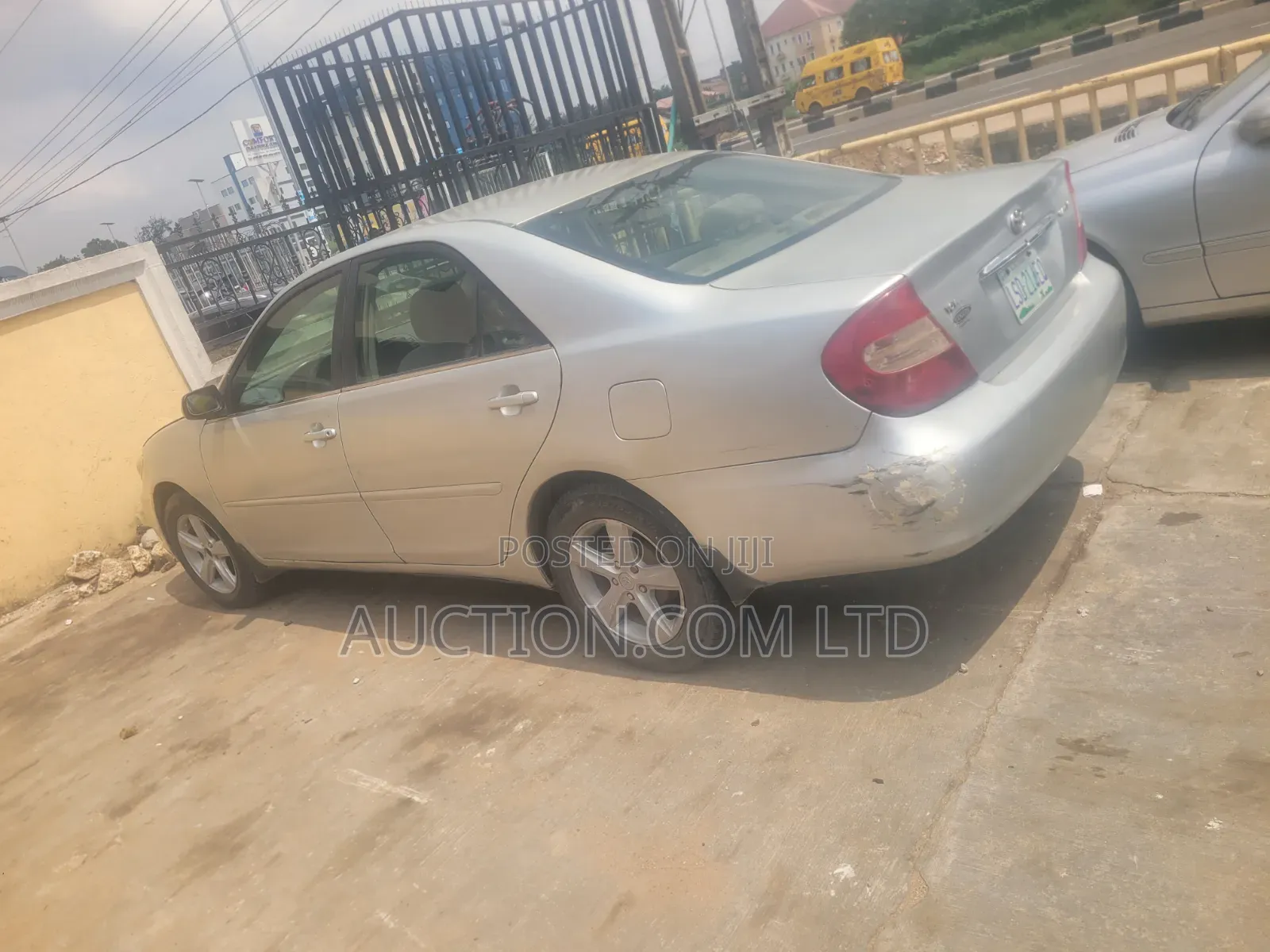 Toyota Camry LE 4dr Sedan (2.4L 4cyl 5M) 2004 Silver