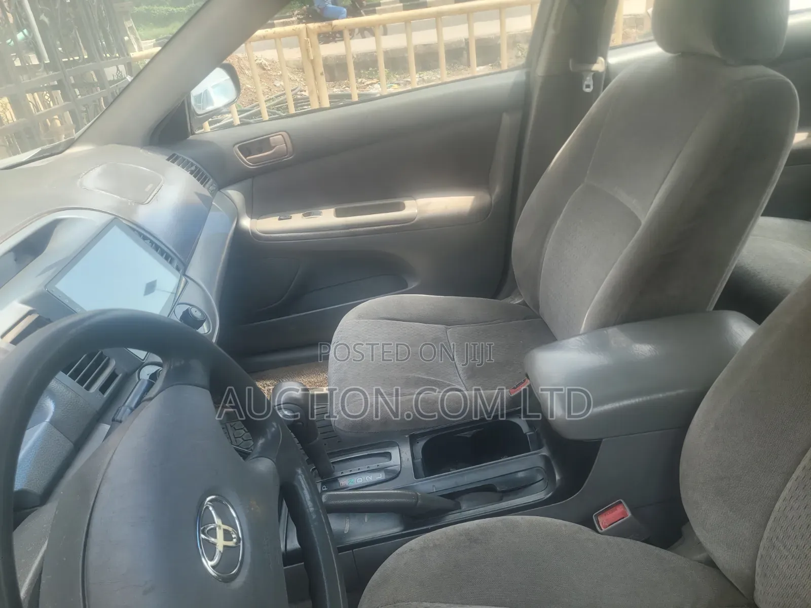 Toyota Camry LE 4dr Sedan (2.4L 4cyl 5M) 2004 Silver
