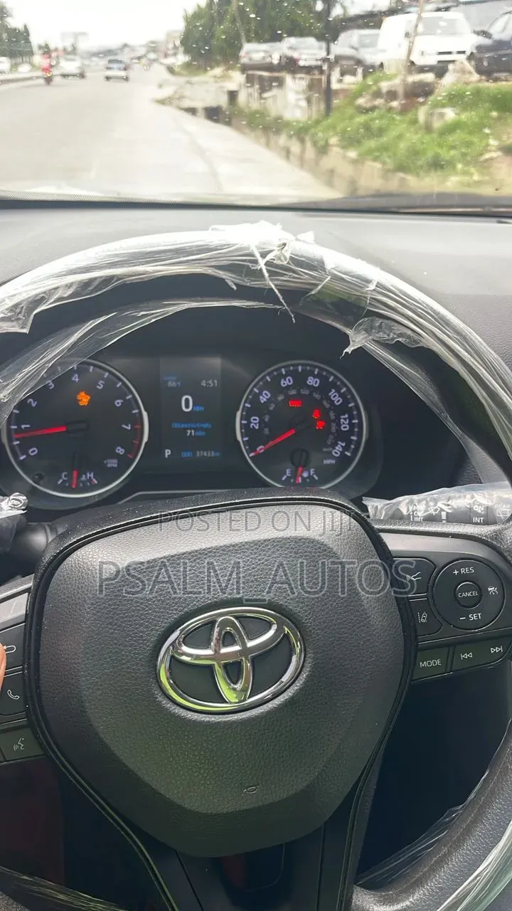 Toyota RAV4 XLE 2022 Green