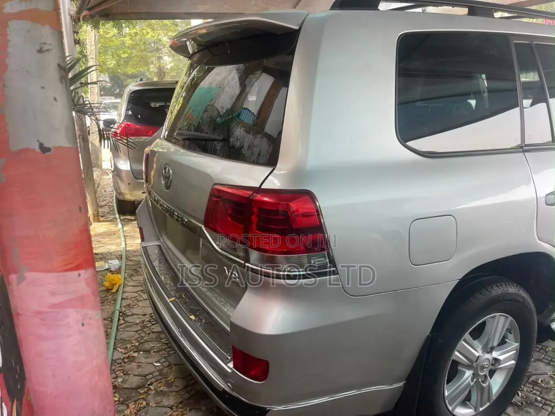Toyota Land Cruiser 79 Series 2015 Silver