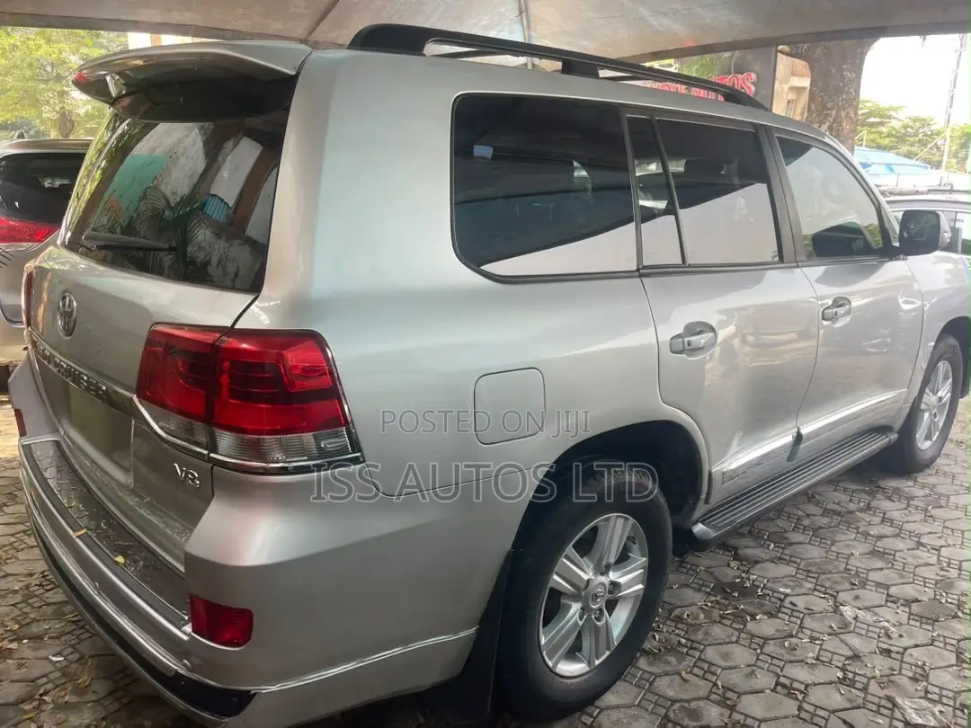 Toyota Land Cruiser 79 Series 2015 Silver