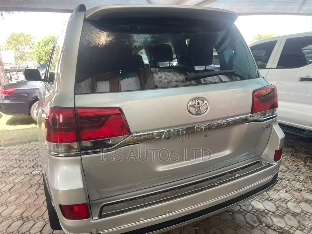 Toyota Land Cruiser 79 Series 2015 Silver