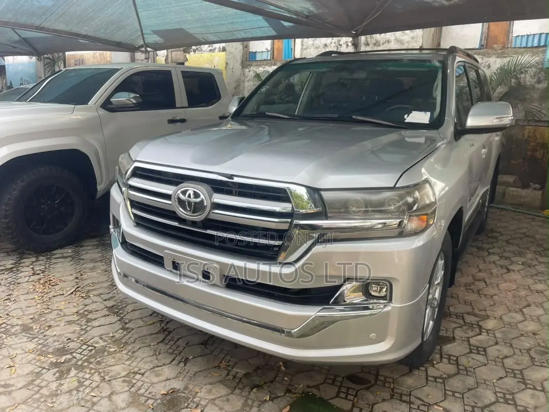 Toyota Land Cruiser 79 Series 2015 Silver