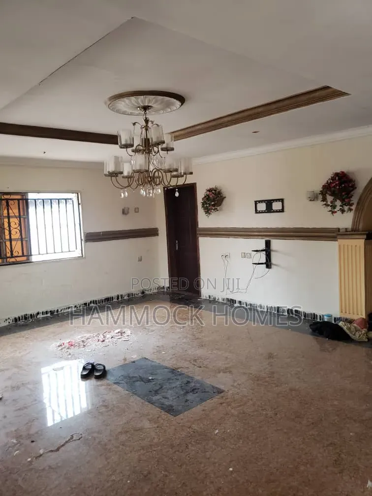 4bdrm Bungalow in Ibugbe Alafia Area, Alakia for sale
