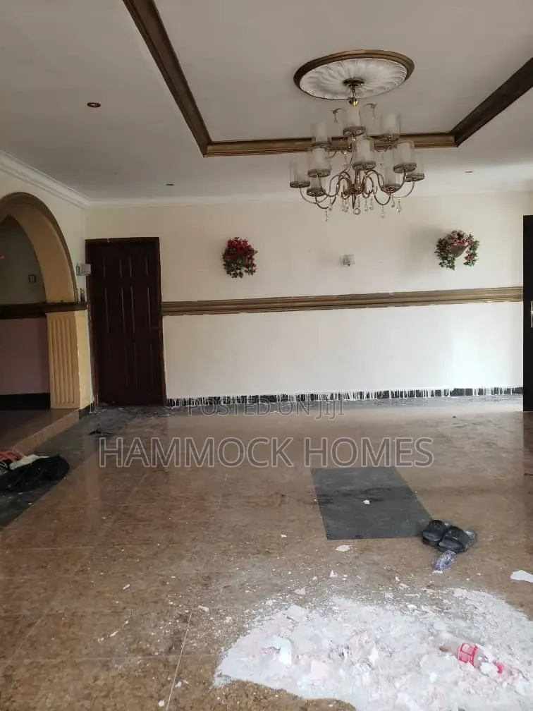 4bdrm Bungalow in Ibugbe Alafia Area, Alakia for sale