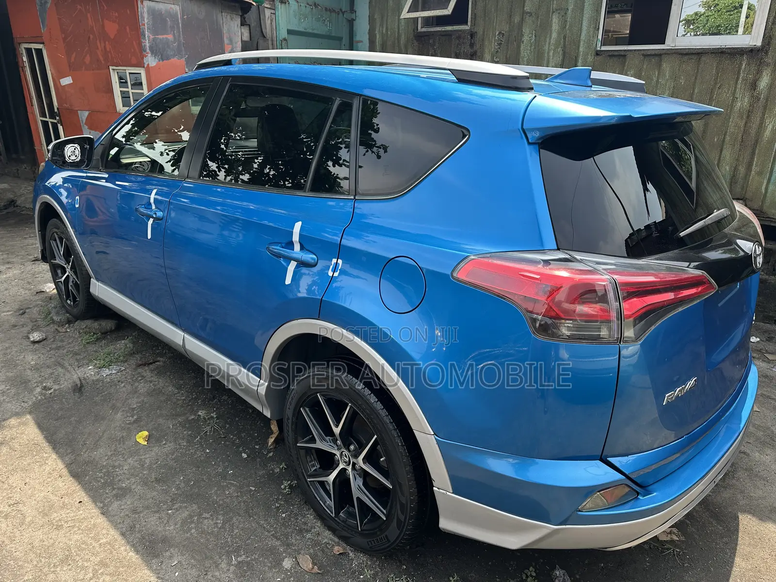 Toyota RAV4 SE FWD (2.5L 4cyl 6A) 2016 Blue