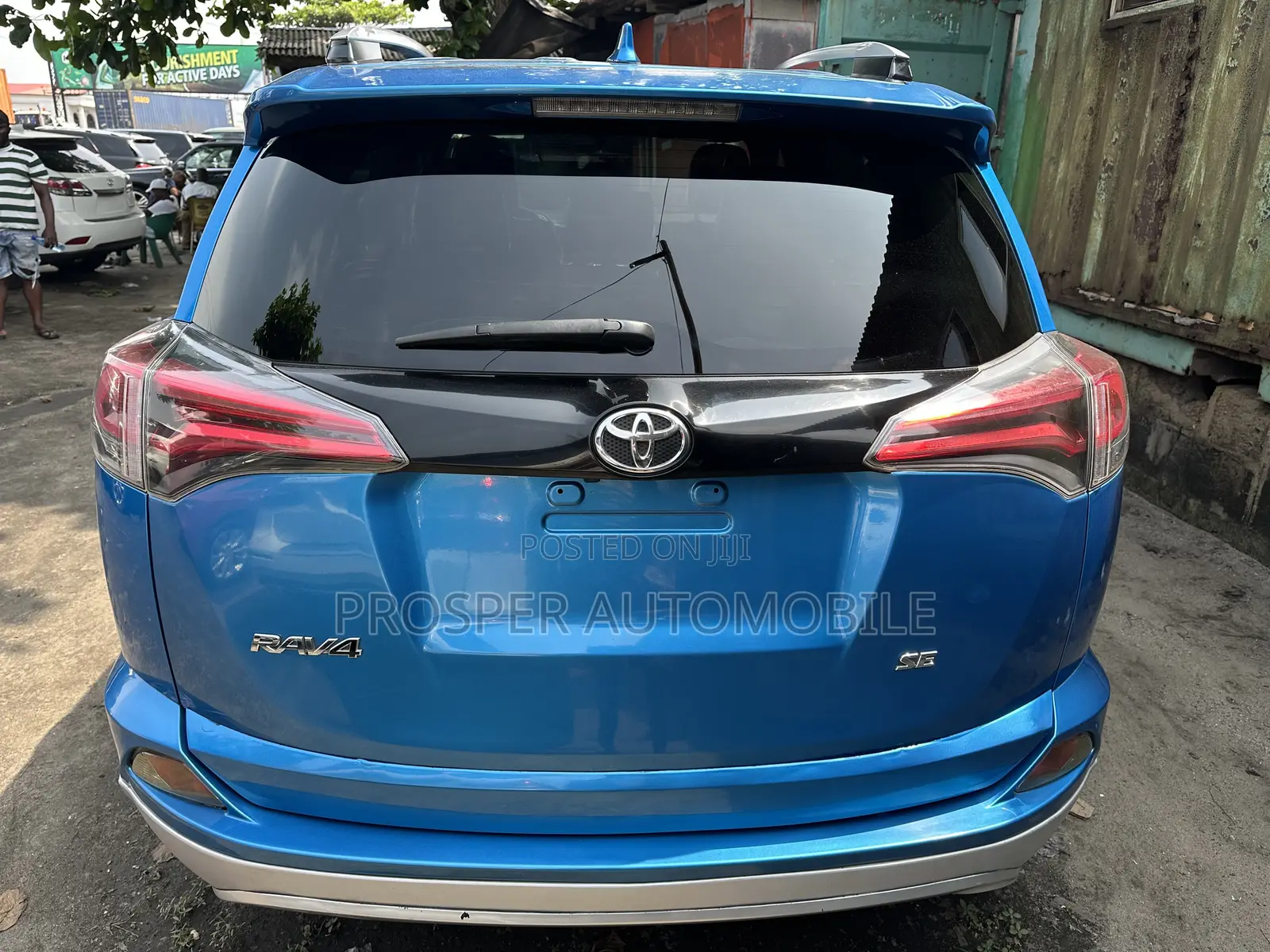 Toyota RAV4 SE FWD (2.5L 4cyl 6A) 2016 Blue