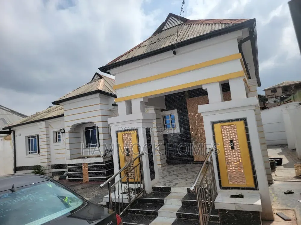 5bdrm Bungalow in Akingbade Area, Off for sale