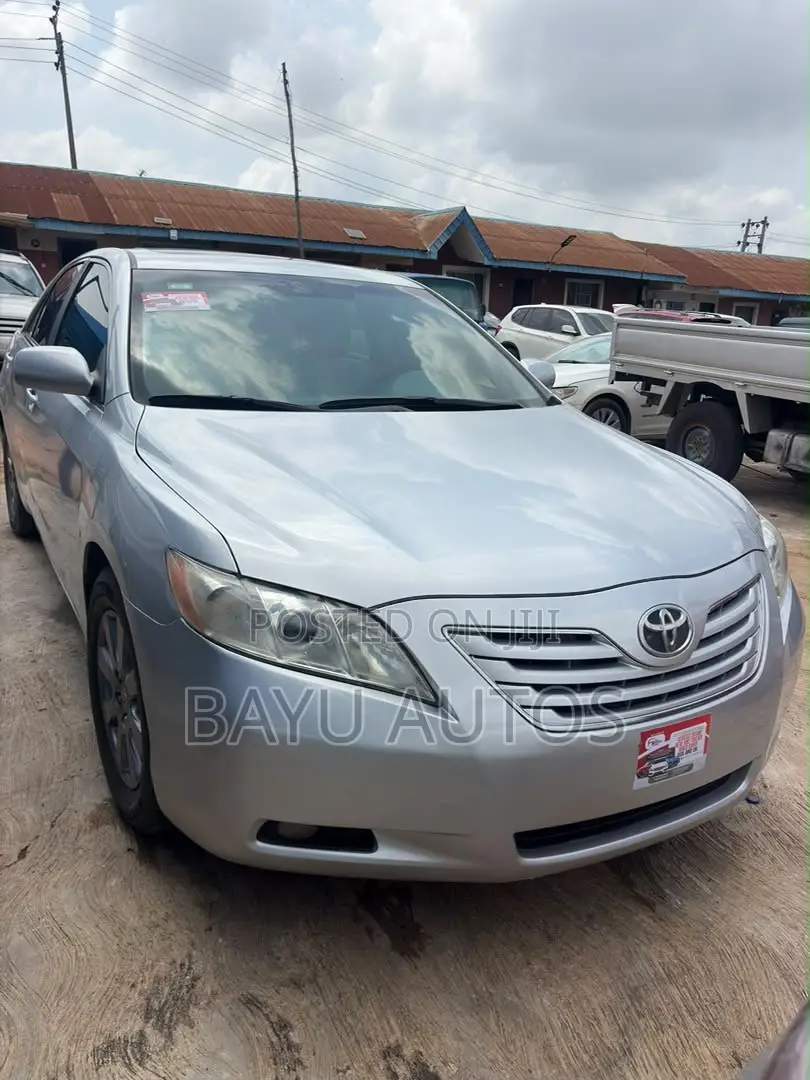 Toyota Camry XLE 4dr Sedan (2.4L 4cyl 5A) 2009 Silver