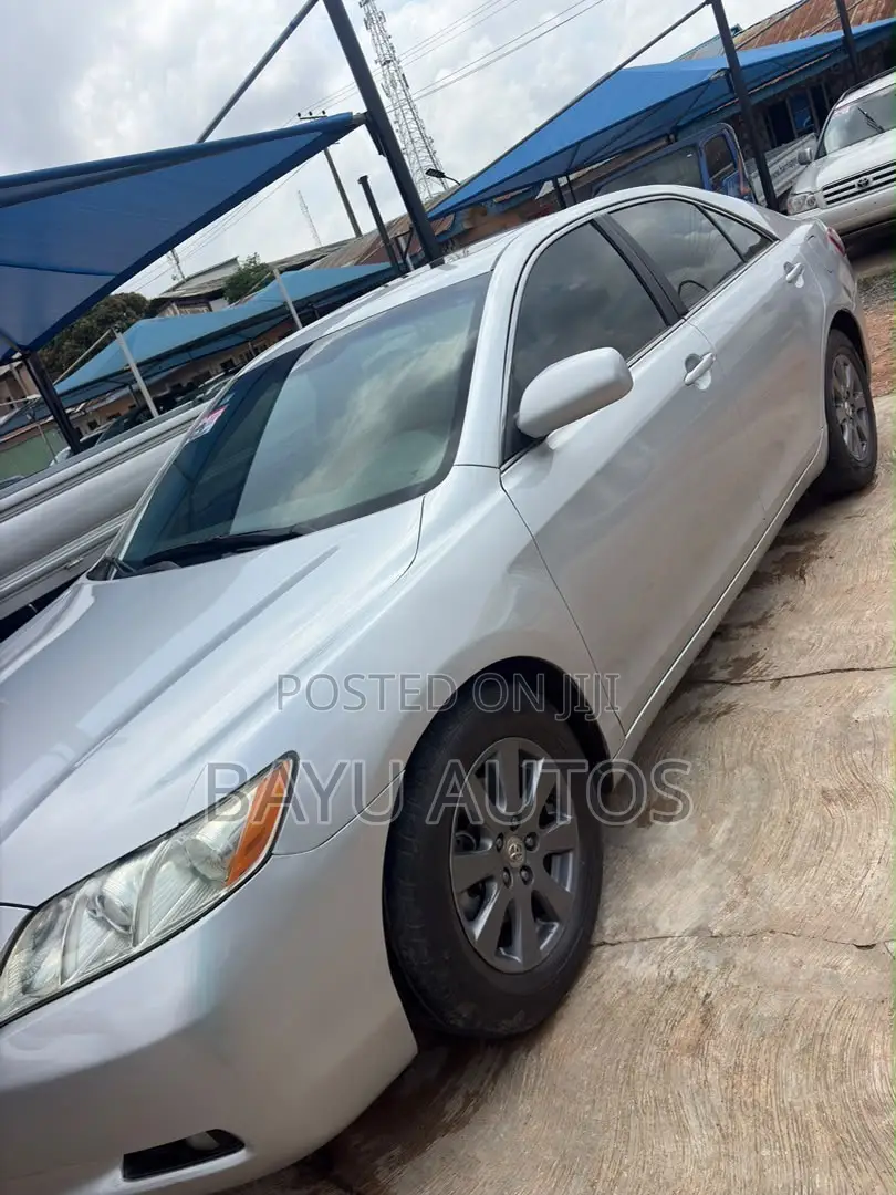 Toyota Camry XLE 4dr Sedan (2.4L 4cyl 5A) 2009 Silver