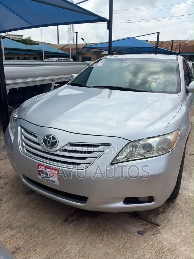Toyota Camry XLE 4dr Sedan (2.4L 4cyl 5A) 2009 Silver