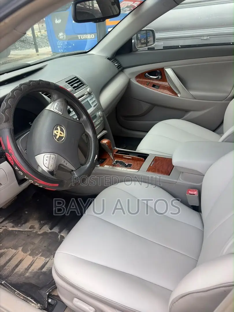 Toyota Camry XLE 4dr Sedan (2.4L 4cyl 5A) 2009 Silver