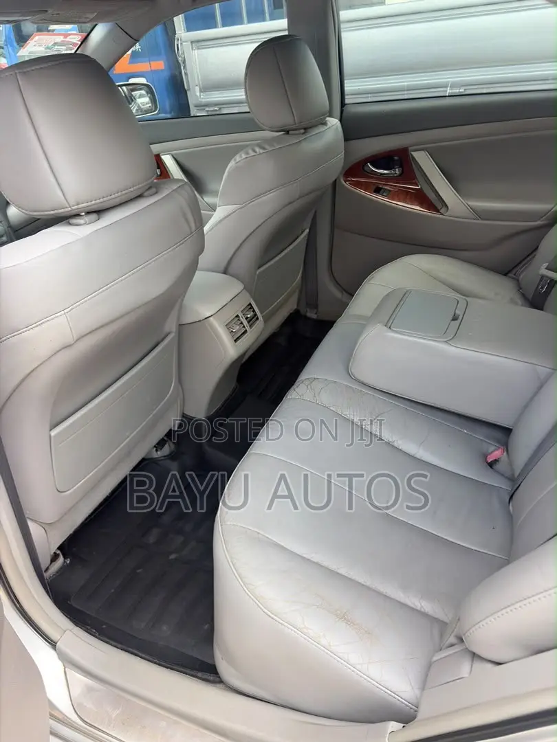 Toyota Camry XLE 4dr Sedan (2.4L 4cyl 5A) 2009 Silver