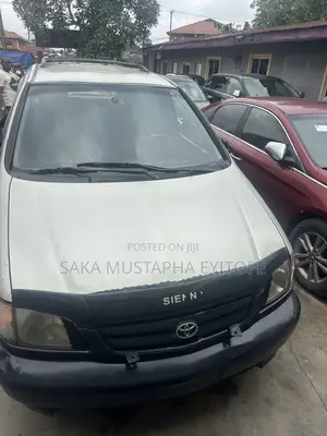 Toyota Sienna LE 2002 Gold