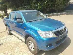 Toyota Hilux 2013 Blue