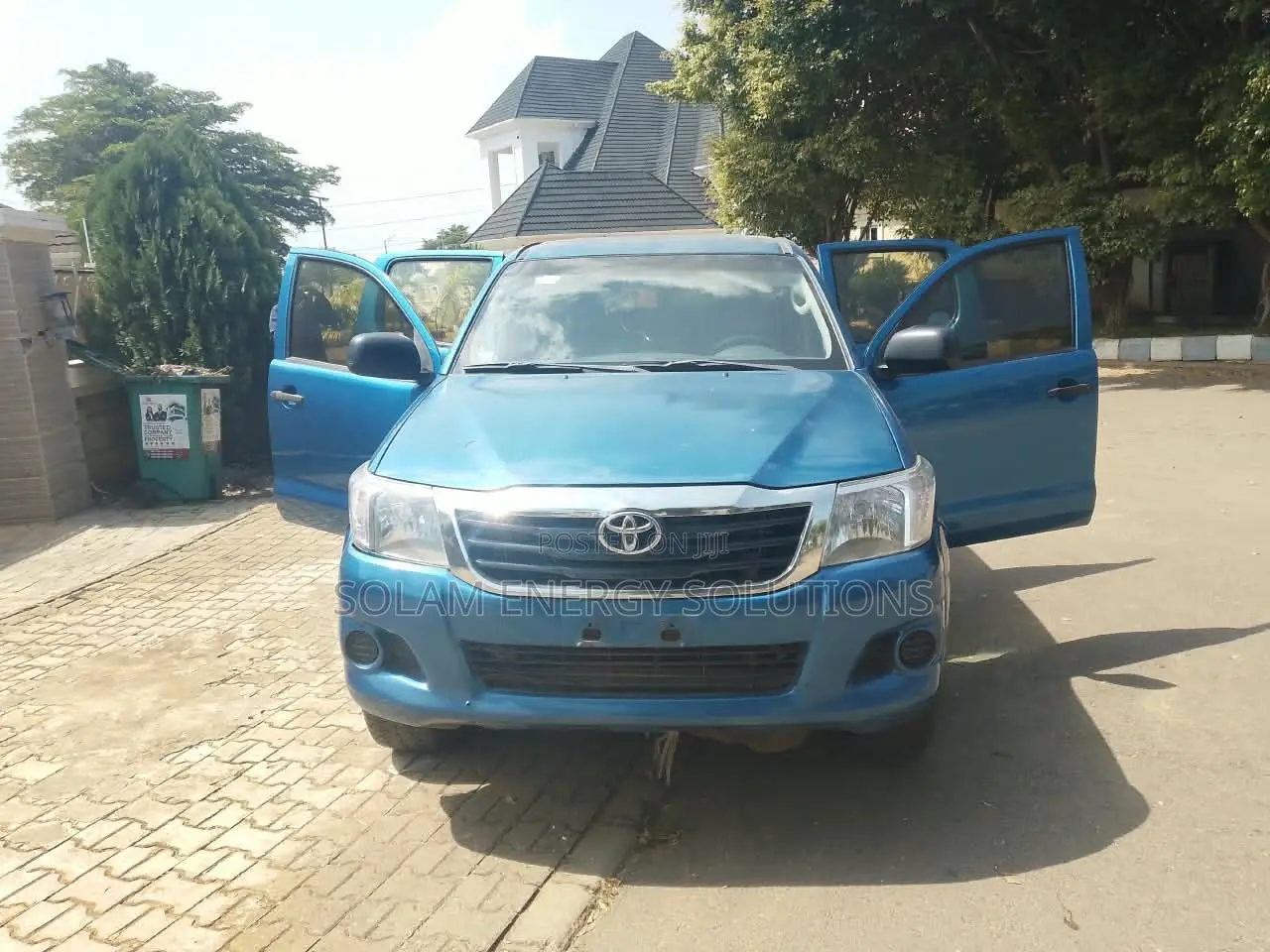 Toyota Hilux 2013 Blue