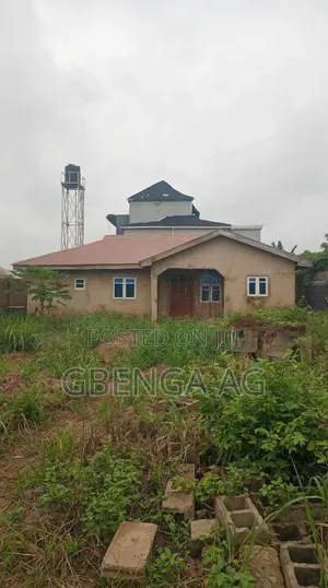 4bdrm Bungalow in Prime Estate Ofada, Obafemi-Owode for sale