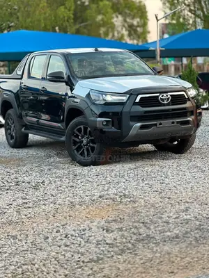 New Toyota Hilux 2025 Black