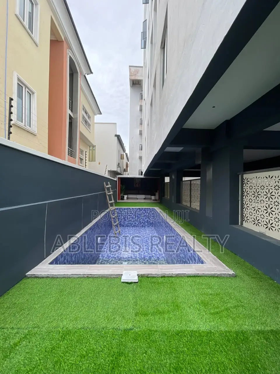 2bdrm Apartment in Ikate, Lekki Phase 1 for sale