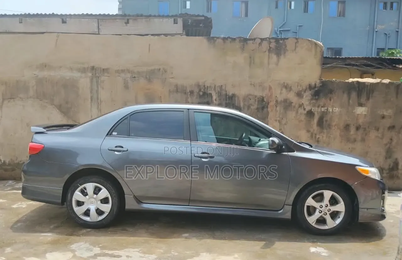 Toyota Corolla 2012 Gray