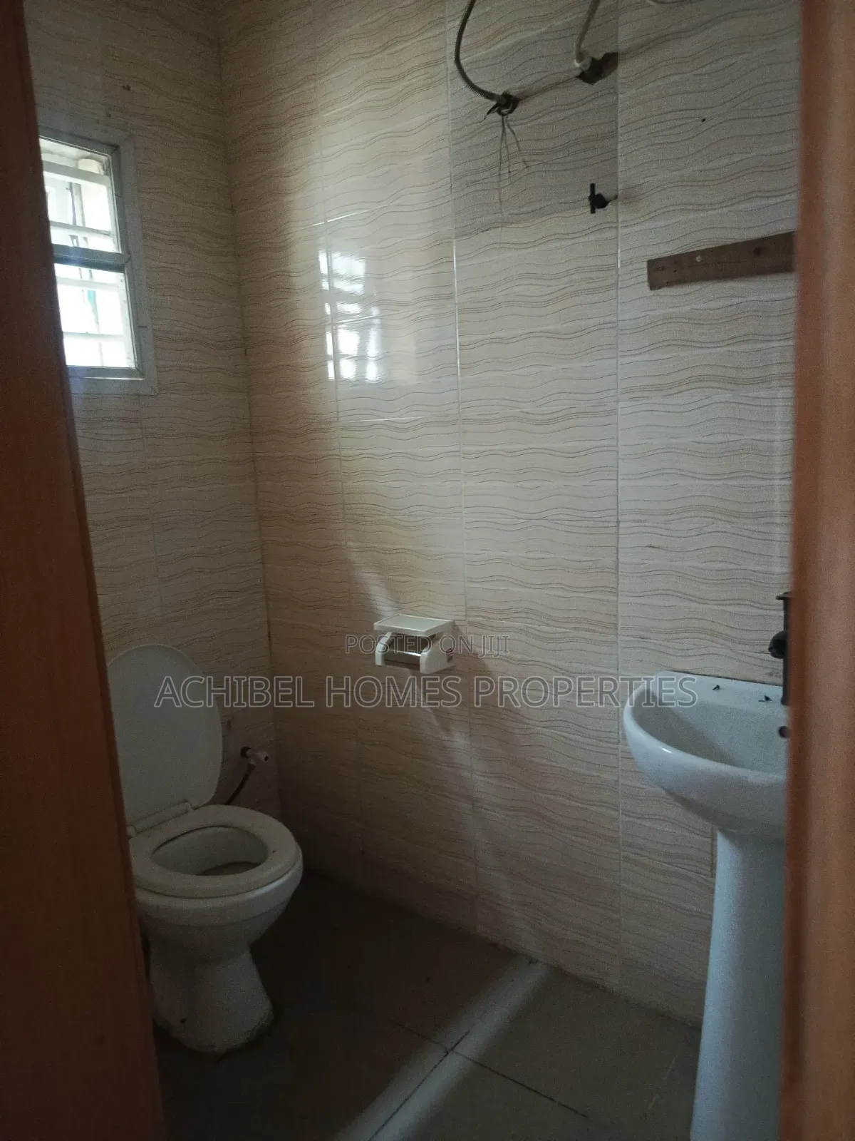 2bdrm Apartment in Lekki Phase 1 for rent