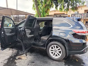 Toyota Highlander LE V6 4x2 (3.5L 6cyl 6A) 2016 Black