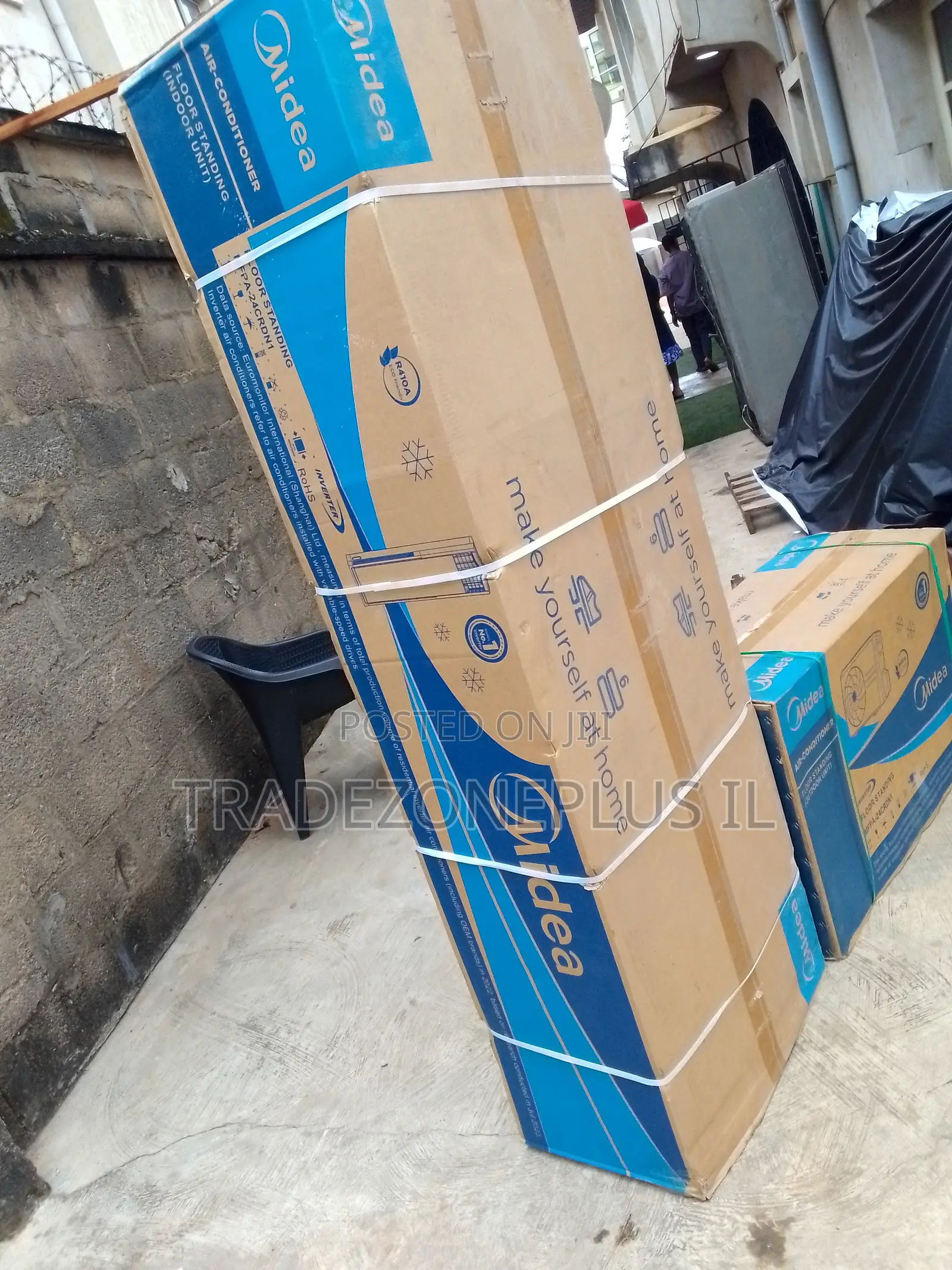 Spacious Room Cooling With Midea 3HP Standing AC