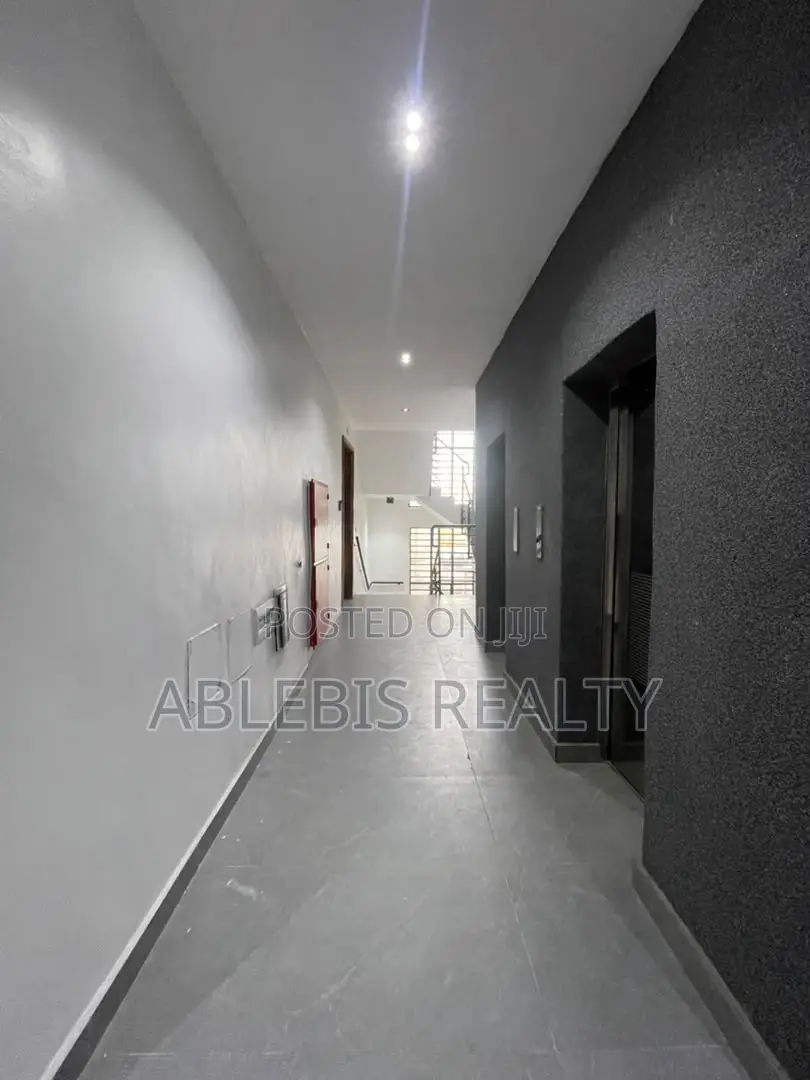 2bdrm Apartment in Freedom Way, Lekki Phase 1 for sale