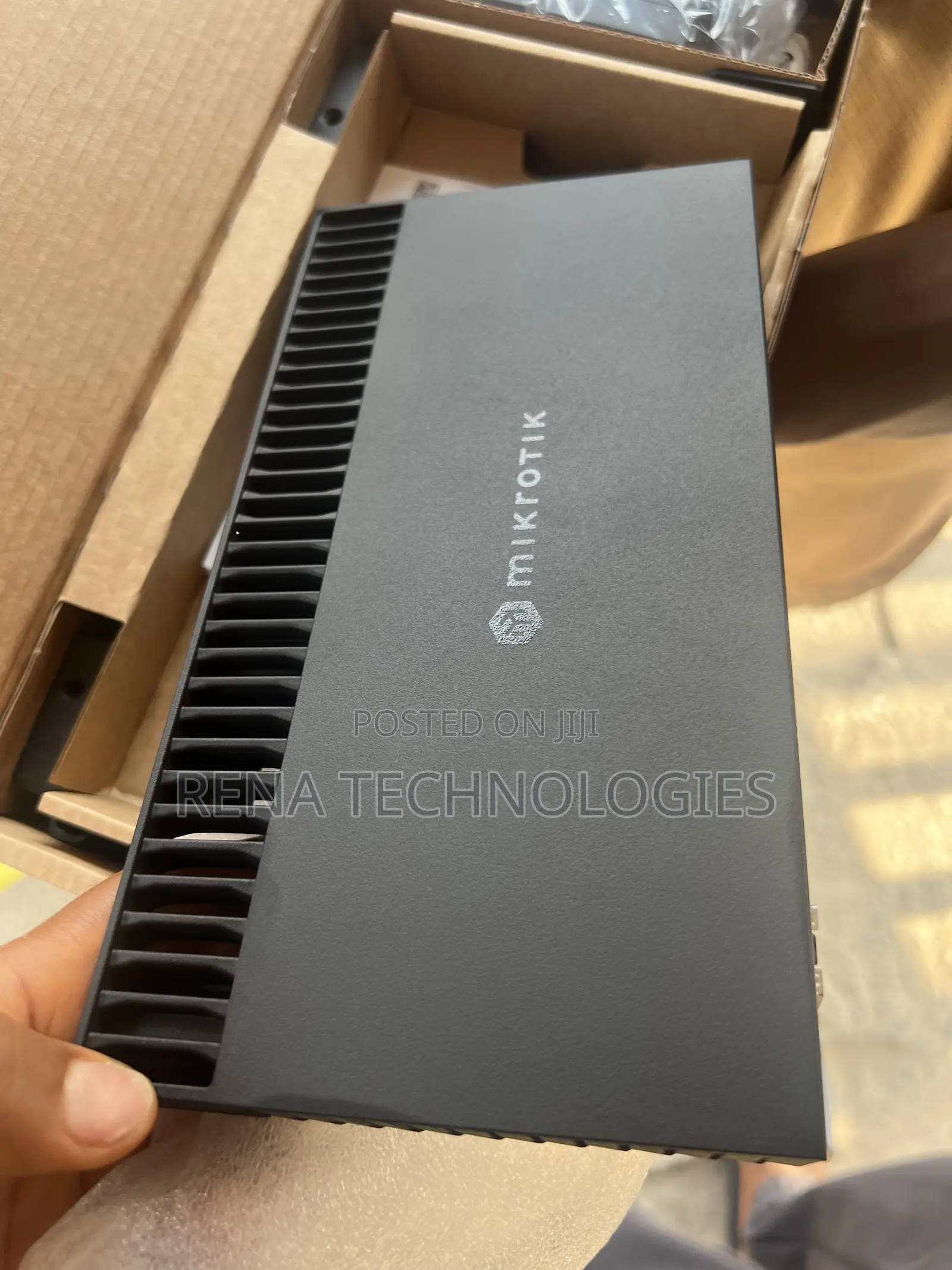 Mikrotik Rb4011igs+rm 10xgigabit With a Quad-Core ,1GB Ram, Sfp+