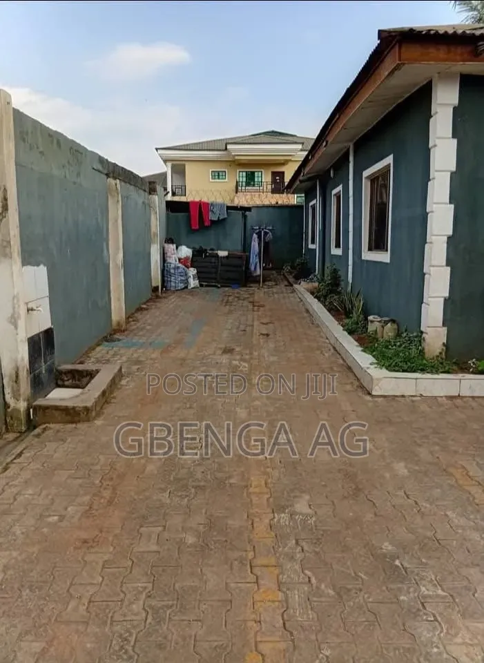 6bdrm Bungalow in Davor Bus Stop,, Obafemi-Owode for sale