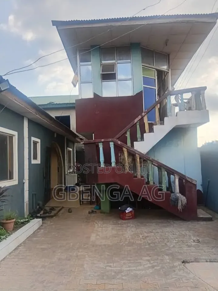 6bdrm Bungalow in Davor Bus Stop,, Obafemi-Owode for sale