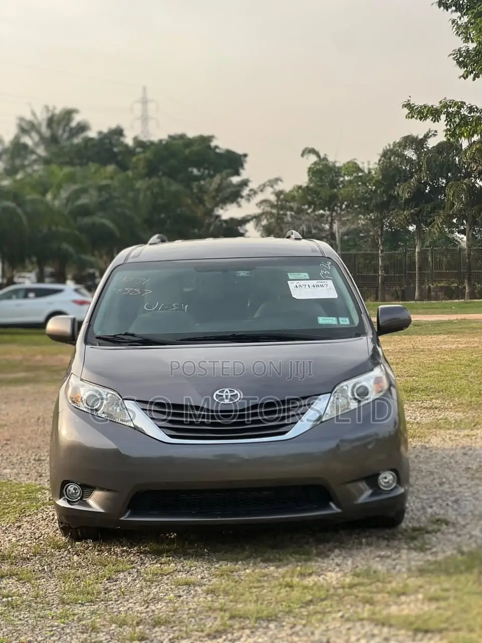 Toyota Sienna LE 7-Passenger 4dr Minivan AWD (3.5L 6cyl 6A) 2015 Gray