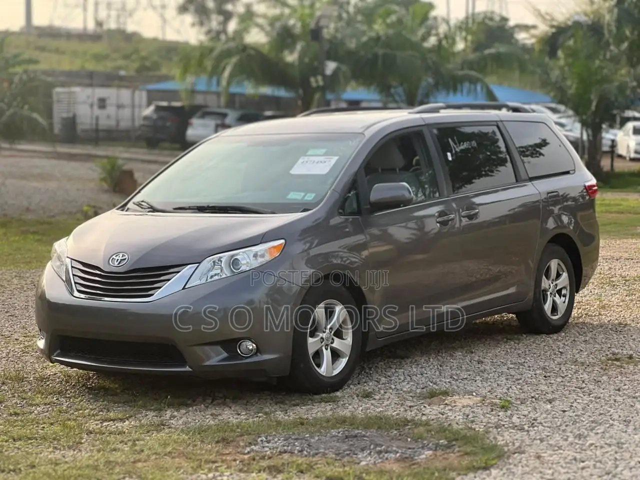 Toyota Sienna LE 7-Passenger 4dr Minivan AWD (3.5L 6cyl 6A) 2015 Gray