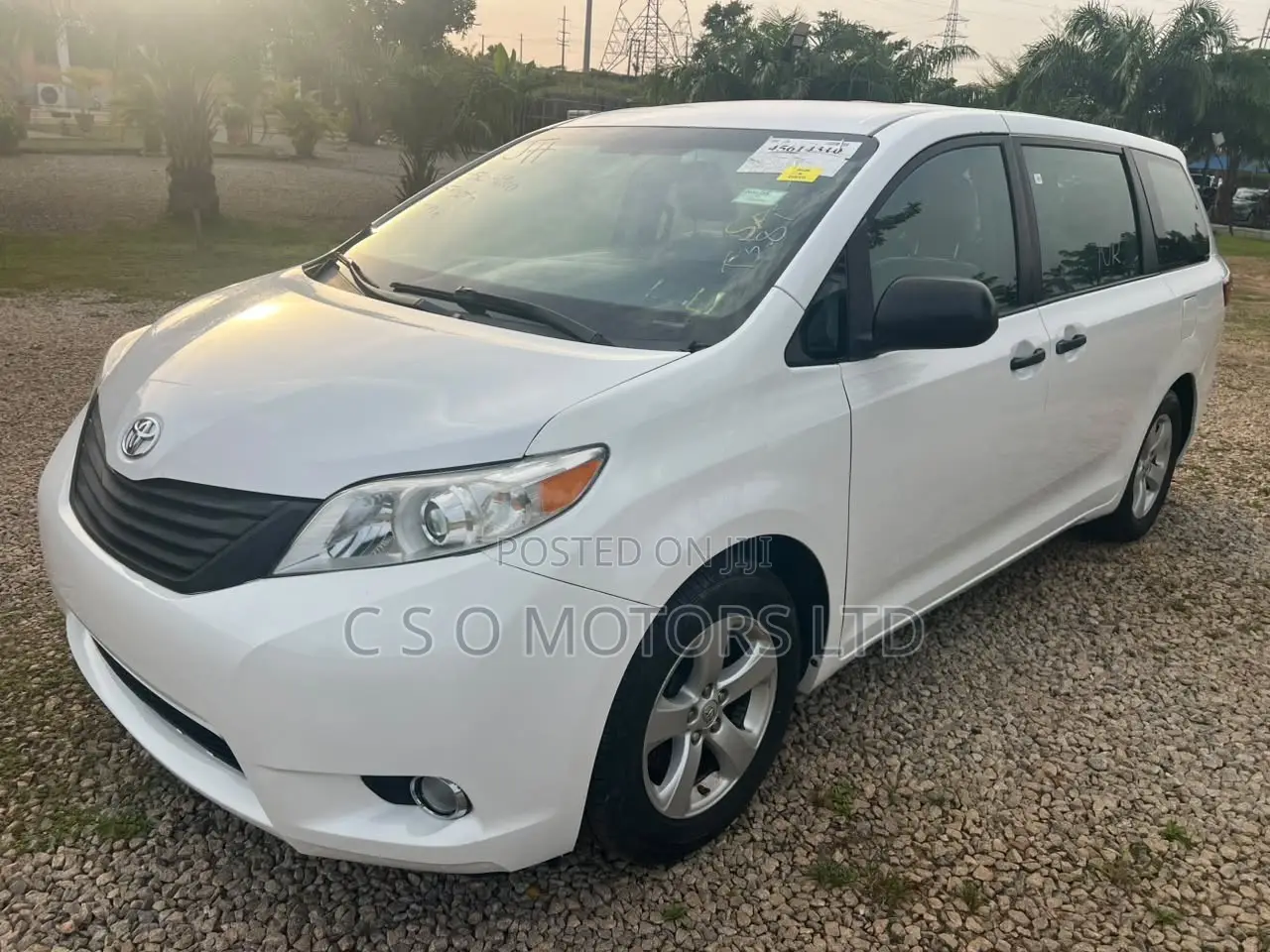 Toyota Sienna LE 7-Passenger 4dr Minivan AWD (3.5L 6cyl 6A) 2015 White