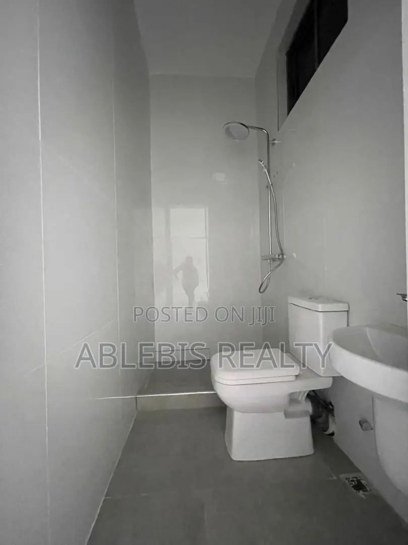 4bdrm Townhouse/Terrace in Freedom Way, Lekki Phase 1 for sale