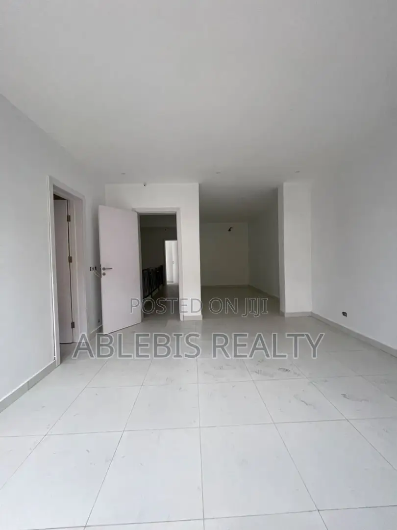 4bdrm Townhouse/Terrace in Freedom Way, Lekki Phase 1 for sale