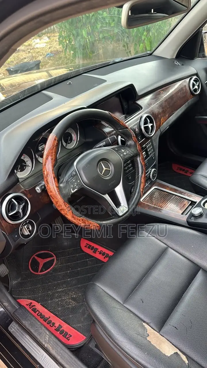 Mercedes-Benz GLK-Class Base GLK 350 4dr AWD 4MATIC (3.5L 6cyl 7A) 2015