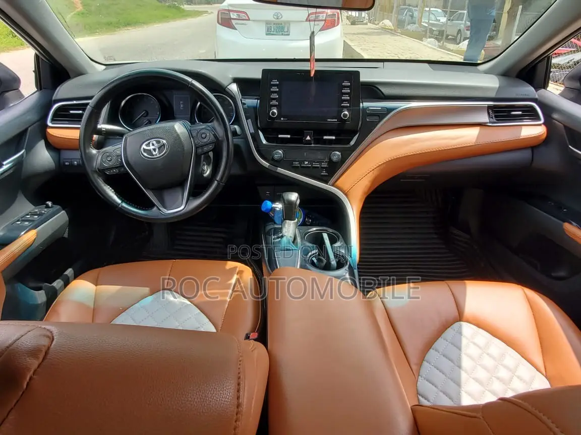 Toyota Camry 2018 Silver